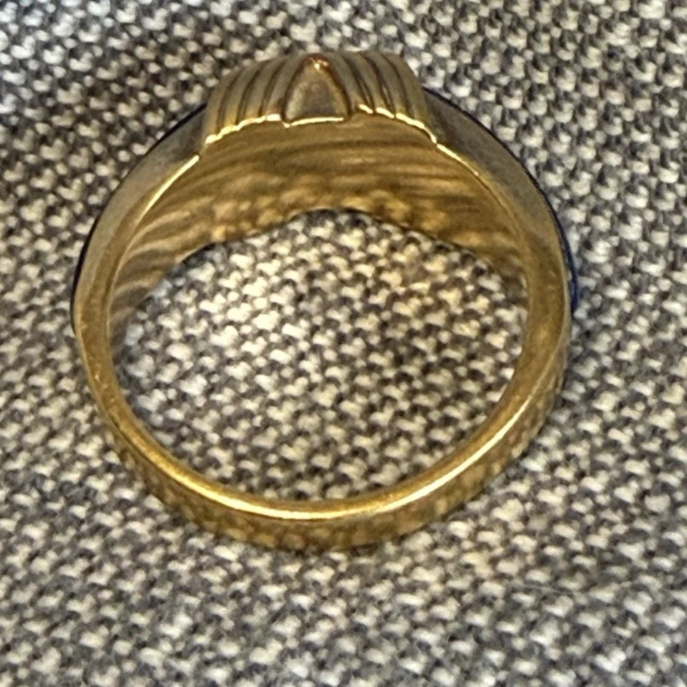 VTG Avon Ring Gold Tone Sz 7.5 Criss Cross Design Band Navy Blue Retro 90s Y2K